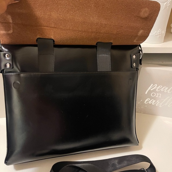 Beautiful laptop or office bag copy of name brand good quality - Picture 7 of 16